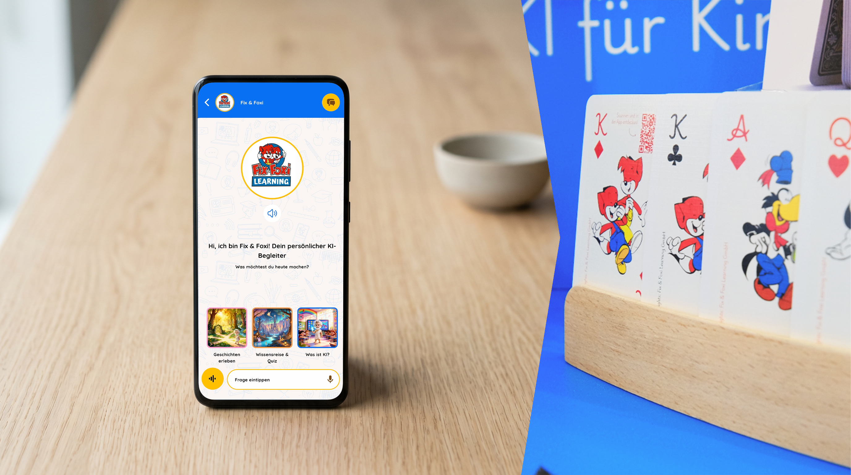 Fix & Foxi Learning App-Mockup neben dem Mission-Brettspiel.